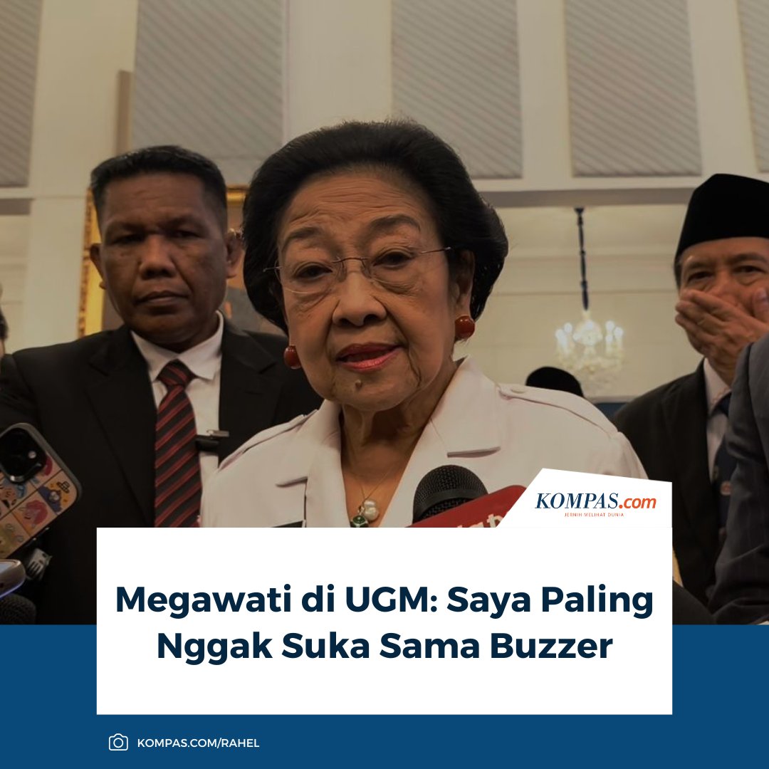 Itu yang di belakang kok nutup mulut, tertawa atau ngomong e busyet.