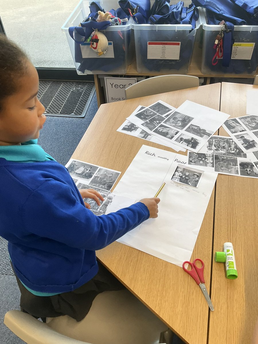 HVA_elmclass's tweet image. As historians, we compared the lives of wealthy and working class people in the Victorian era 💰