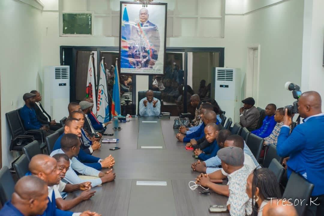 aminata_kasa's tweet image. COMPTE RENDU POLITIQUE DE LA RÉUNION DE LA LIGUE DES JEUNES DE L’UDPS DU 02/10/2025

Sous l’impulsion de son Président, l’Excellence Yves BUNKULU, la Ligue des Jeunes de l’UDPS a tenu une réunion hautement stratégique, présidée par le Secrétaire Général du Parti assurant…