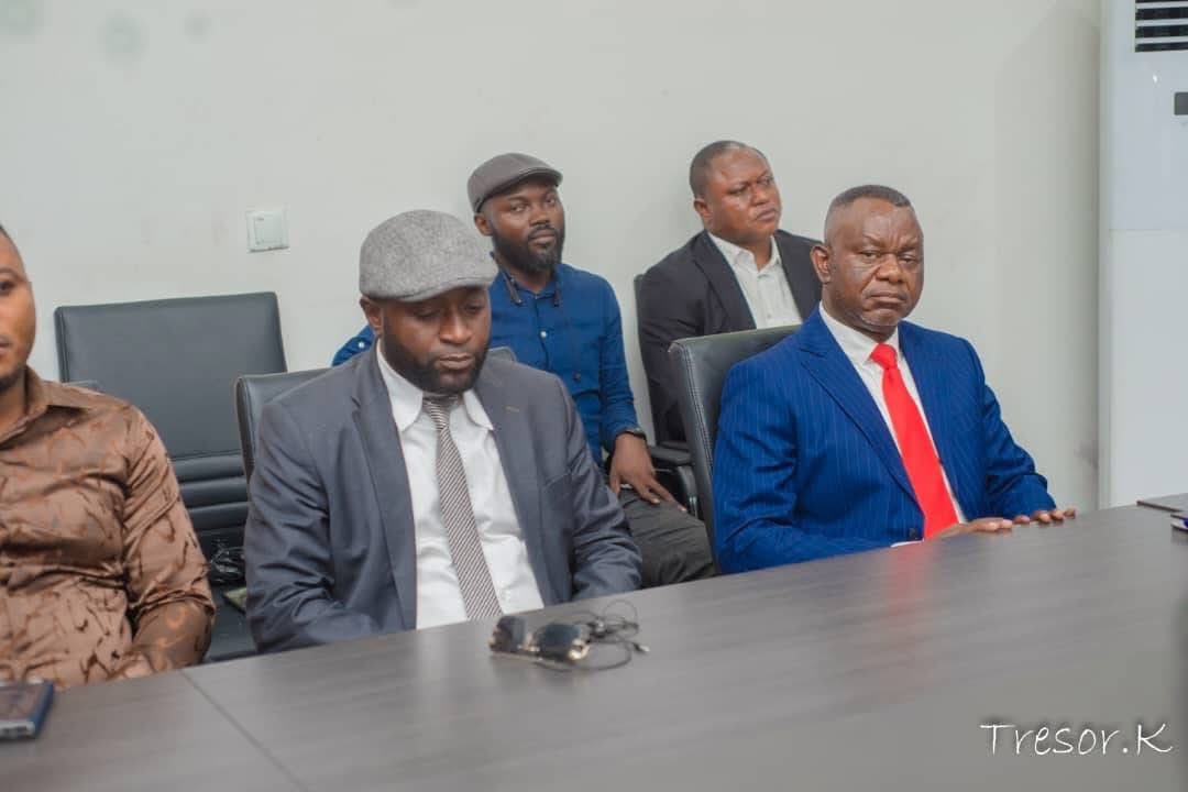 aminata_kasa's tweet image. COMPTE RENDU POLITIQUE DE LA RÉUNION DE LA LIGUE DES JEUNES DE L’UDPS DU 02/10/2025

Sous l’impulsion de son Président, l’Excellence Yves BUNKULU, la Ligue des Jeunes de l’UDPS a tenu une réunion hautement stratégique, présidée par le Secrétaire Général du Parti assurant…