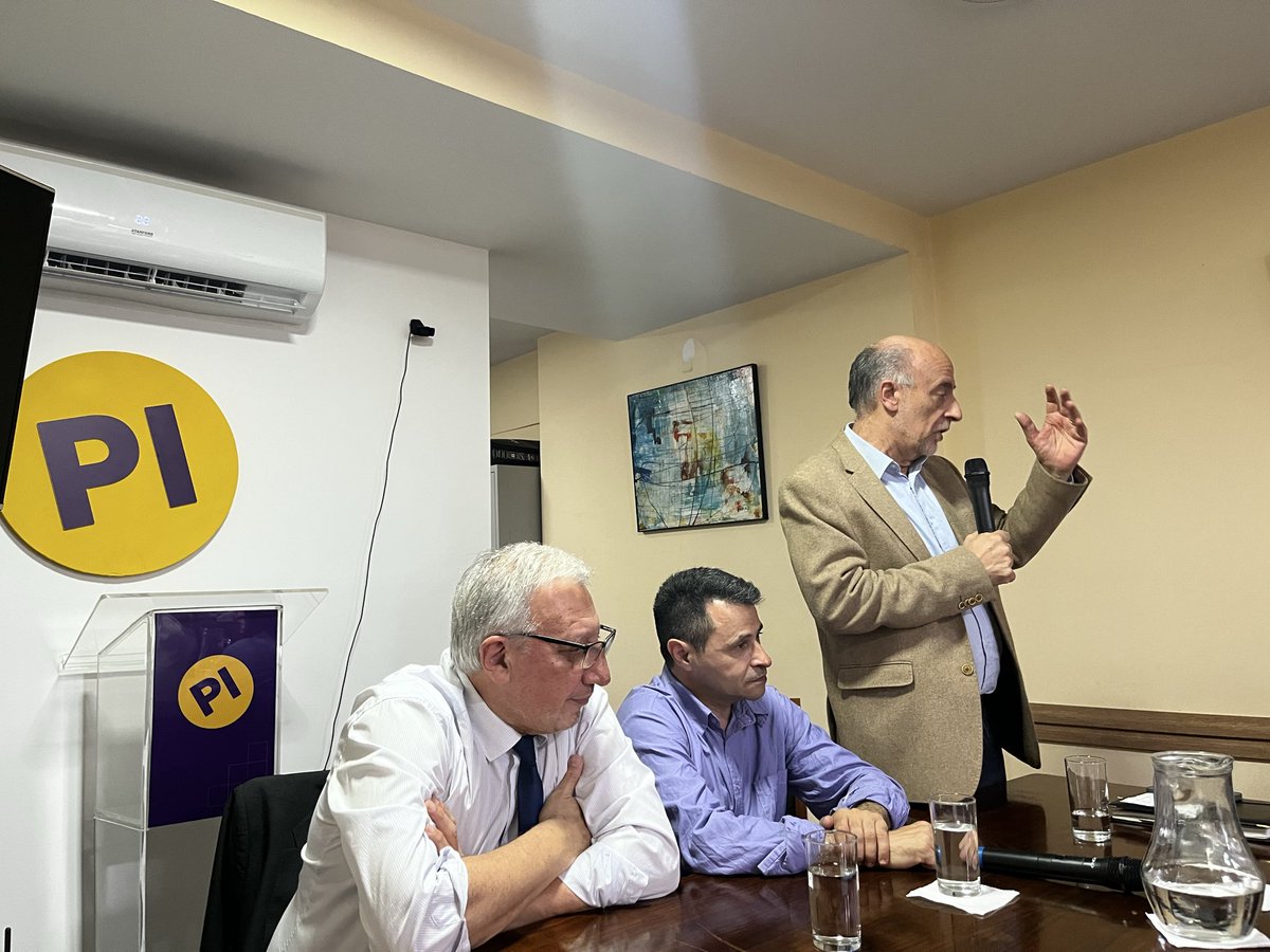 pindependiente_'s tweet photo. 📌 Realizamos el primer plenario de Montevideo en nuestra nueva sede.

🟣Un espacio de intercambio y construcción con la mirada puesta en el futuro del país. 🇺🇾 https://t.co/X3dm1rEQhi