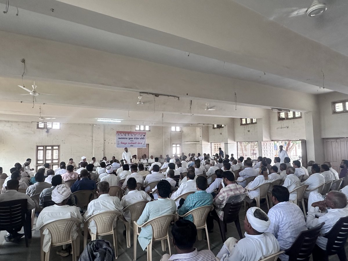 GulabsinhRajput's tweet image. આજે વોટ ચોરી સહી ઝુંબેશ અનુસંધાને ડિસા ખાતે બનાસકાંઠા જિલ્લા કોંગ્રેસ સમિતિની વિસ્તૃત કારોબારી મિટિંગનું આયોજન કરવામાં આવ્યું જેમાં આ બેઠકમાં સંગઠન મજબૂત બનાવવા, વોટ ચોરી વિરોધ સહી ઝુંબેશને વધુ તેજ બનાવવા, અને આવનારા દિવસોમાં જનતાના હક્ક અને પ્રશ્નોને લઈને વધારે જોરદાર લડત આપવા…
