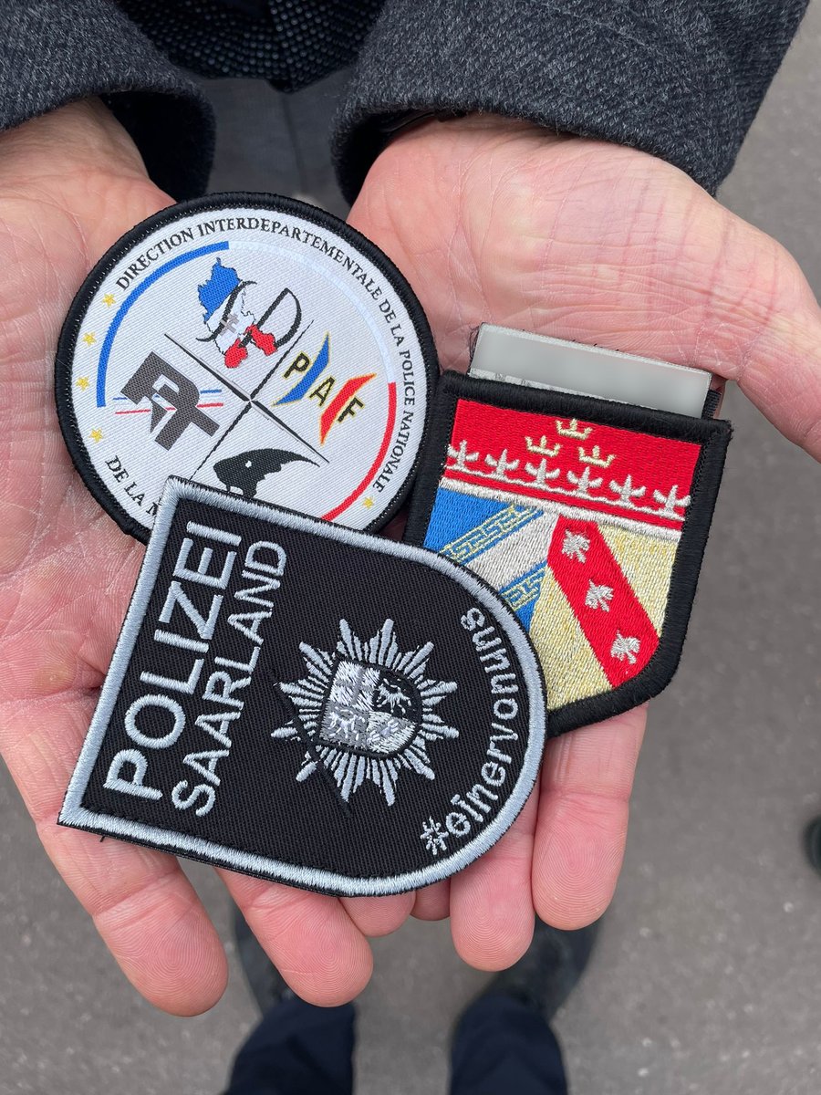 #CoopérationTransfrontalière | Les 👮 de la Moselle, la <a href="/PolizeiSaarland/">Polizei Saarland</a> et la <a href="/Gendarmerie/">Gendarmerie nationale</a> contribuent à la sécurisation renforcée des 35 ans de la Réunification allemande en présence du Président de la République Française à Sarrebruck.