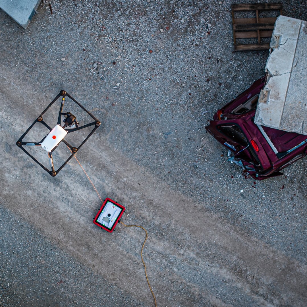 Fotokite_'s tweet image. Did you know? Fotokite&apos;s 6-motor design offers superior stability and redundancy compared to standard 4-propeller drones. This innovative layout ensures a smoother hover and, more importantly, provides a critical fail-safe. #publicsafety #dronetechnology #tethereddrones