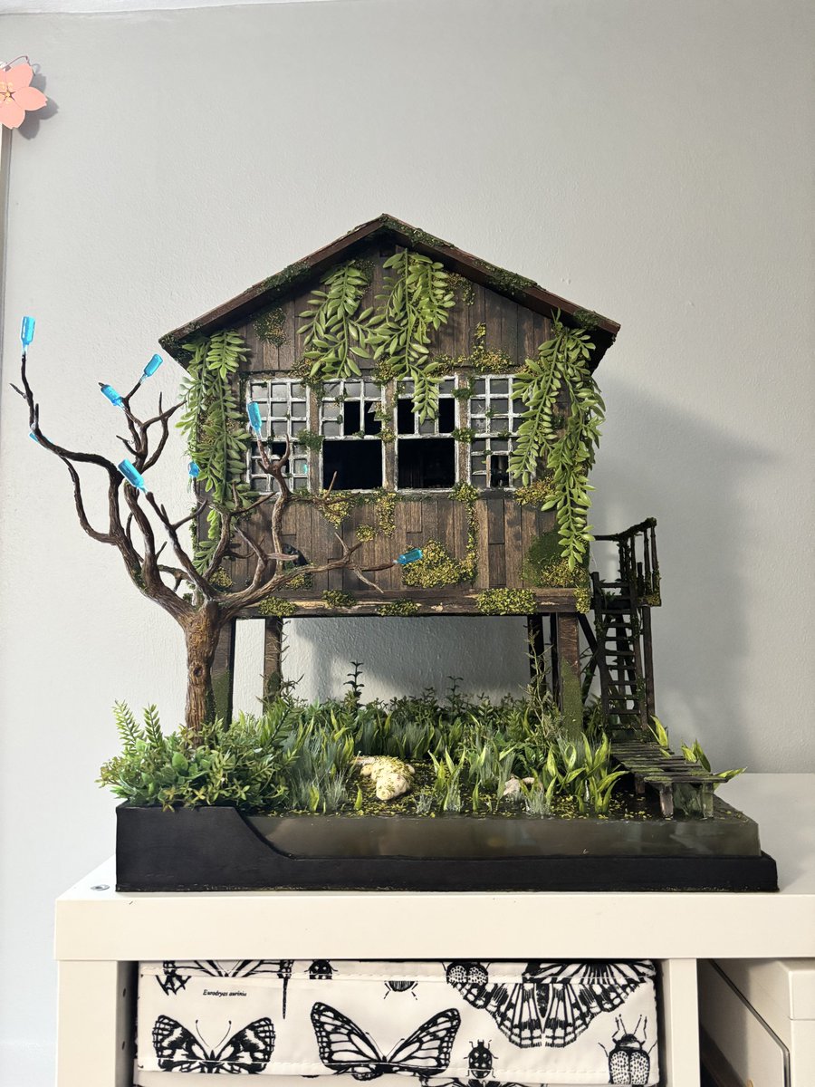 EldieChaunollet's tweet image. I made a dollhouse inspired by @CompulsionGames South of Midnight! You can see it in person at the St. Louis Miniature show this weekend.