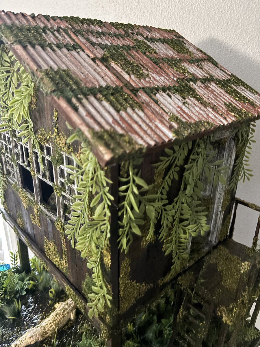 EldieChaunollet's tweet image. I made a dollhouse inspired by @CompulsionGames South of Midnight! You can see it in person at the St. Louis Miniature show this weekend.