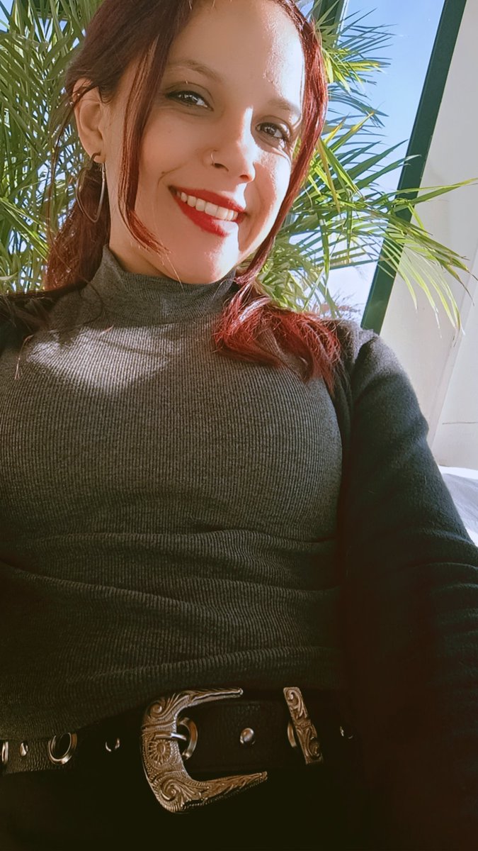 ReginaFindomme's tweet photo. Small, sensual, and dangerous. I warm you up while I smile and laugh at you. https://t.co/WrEAjSIJ9q