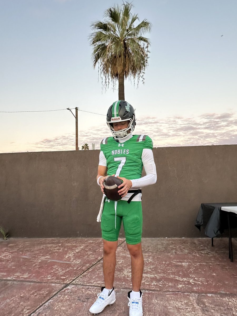 My favorite player returns tonight <a href="/josephv_20/">Jojo Venegas</a> <a href="/NogalesNoblesFB/">Nogales High School Football</a> <a href="/TheMatt_V/">TheMatt_V</a> <a href="/SGVNSports/">Fred J. Robledo 👨🏻‍💻</a> <a href="/coachmark_48/">Mark the Shark</a> <a href="/latsondheimer/">eric sondheimer</a> <a href="/raul3lara/">raul lara</a>