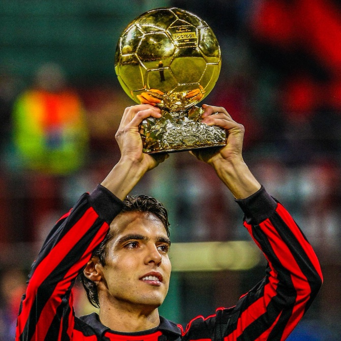 🇮🇹🗣️ Carlo Ancelotti: "Kaka landed at Malpensa Airport and I put my head in my hands: Eyeglasses, hair perfectly combed, the face of a good boy."

“All he was missing was schoolbooks and a snack. My god, we signed a college student. Kaka didn’t look anything like a Brazilian