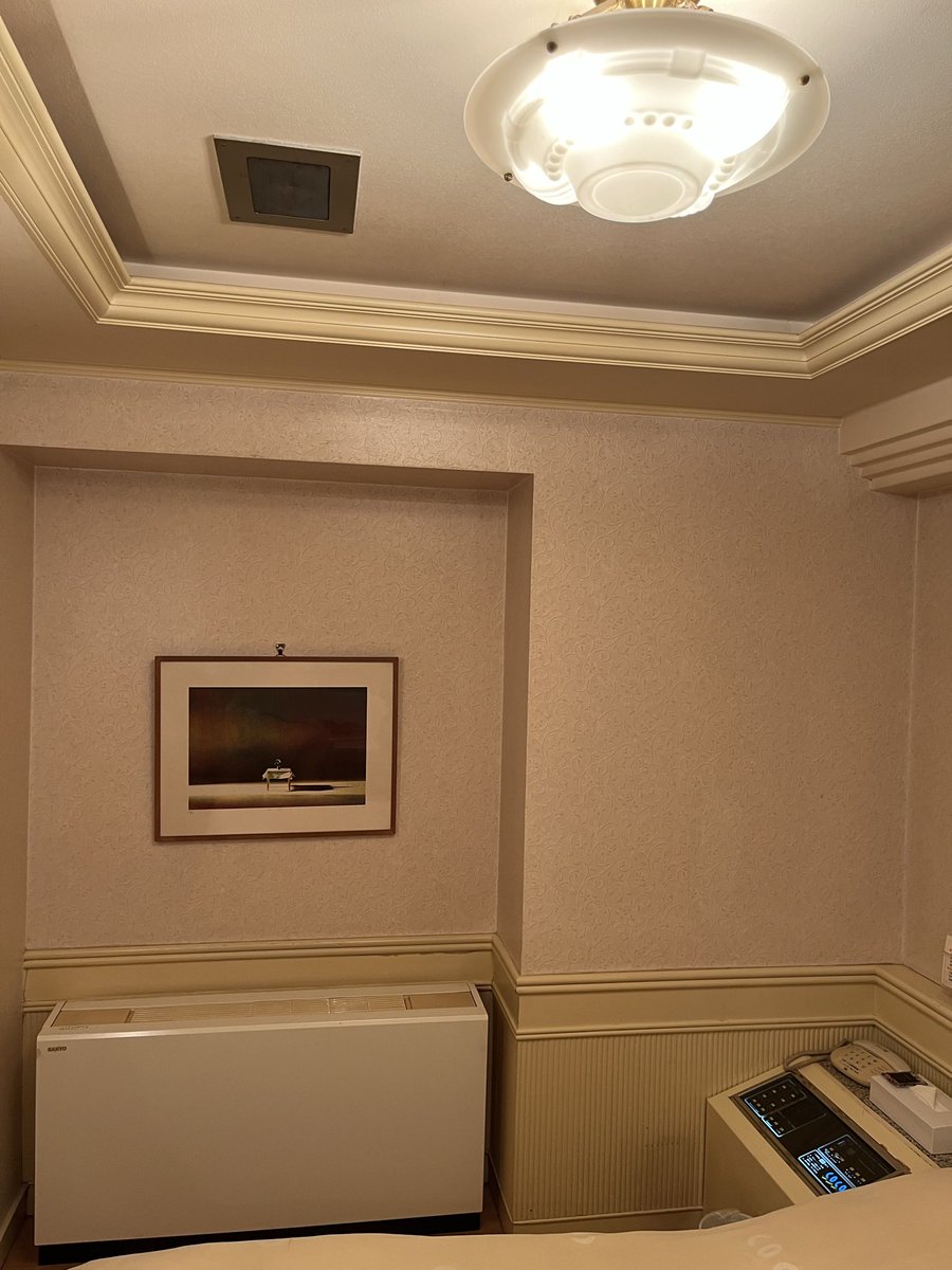 きっと空いてるだろ！って軽い気持ちでいたら現実を突きつけられたので
急遽ラブホに泊まるあかはさん……