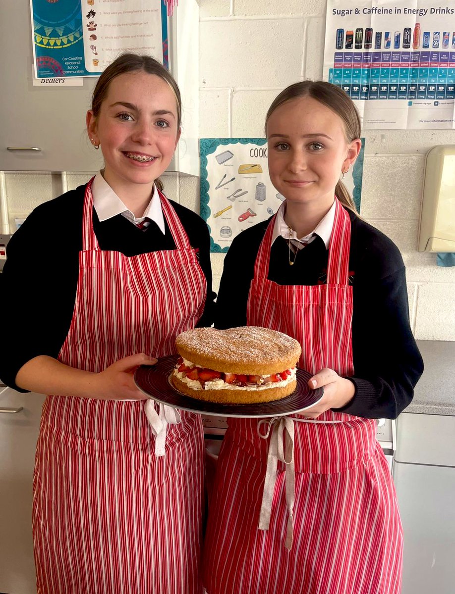 scoildara's tweet image. Today we’re shining a spotlight on the wonderful work in Ms. Boyce’s Home Economics class. Well done to 2nd Years on their delicious sponge cakes! 👏 #HomeEc #StudentSuccess