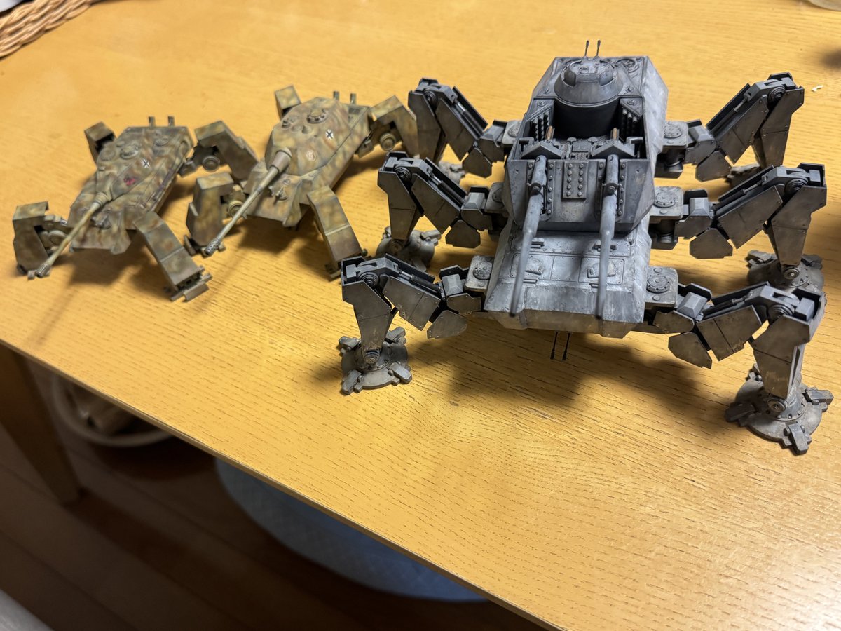 ASHI9R's tweet image. いいねぇ。並べると。
(メタボで引っかかって禁酒中なのでノンアル飲みながら眺めてる)
#ゼクスフースラー
#ビエラフースラー
#ロケットモデルズ
#ガンプラジオ