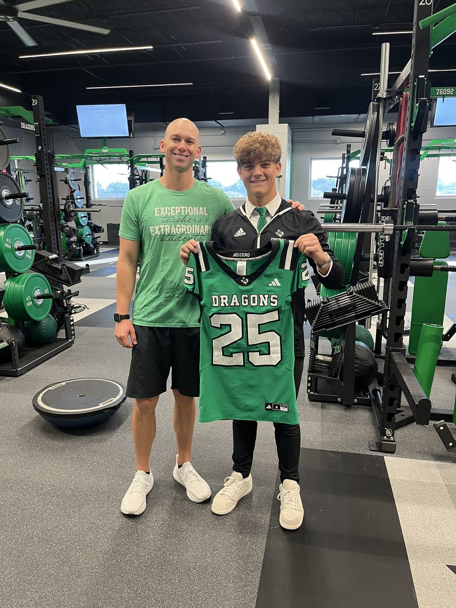 GavinStrange1's tweet image. Coach Fisher! Best Sports Med program in the nation! #DragonMVP