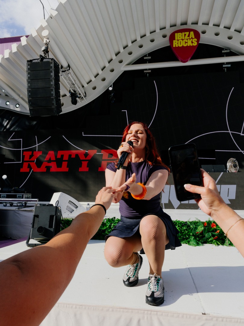 KATY B tweet media