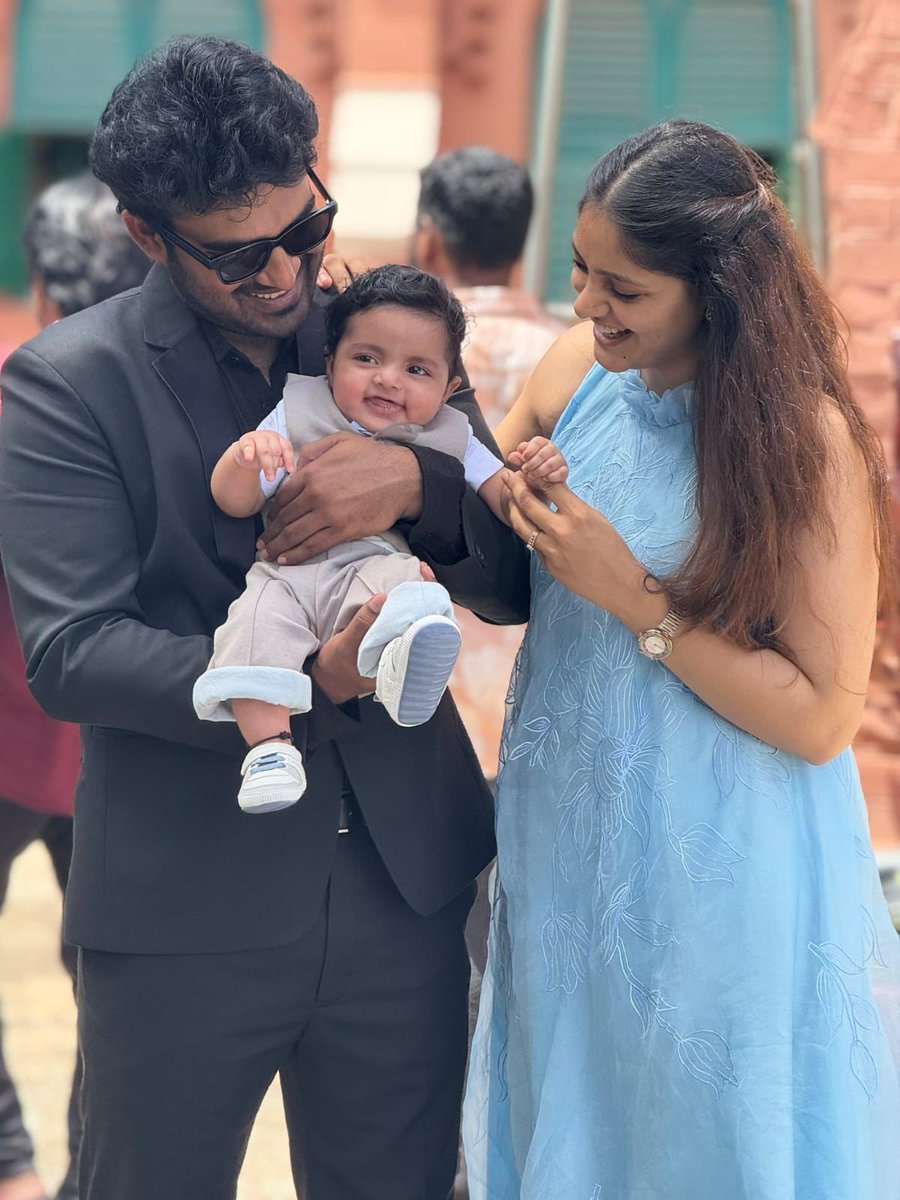 FilmyConnects's tweet photo. Adorable Couple @Kiran_Abbavaram & #RahasyaKiran , with their little one #HanuAbbavaram , at DOP #Viswas’s wedding ✨❤️
Latest snaps 📸 https://t.co/tZHgxw1c28