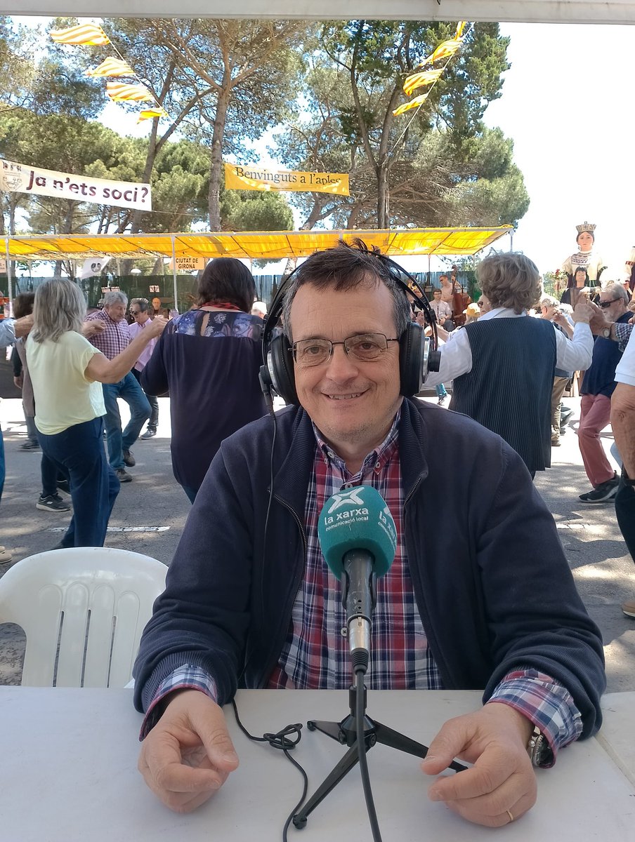 El conductor del Vostè Pregunta, en Santi Pérez, ha fet un pas al costat de la ràdio. Li volem agrair els programes realitzats sobre l'actualitat de les lleis i legislacions del país. Un programa explica't de forma breu i clara. Minuts de ràdio de qualitat.

Gràcies, Santi📻🎙️