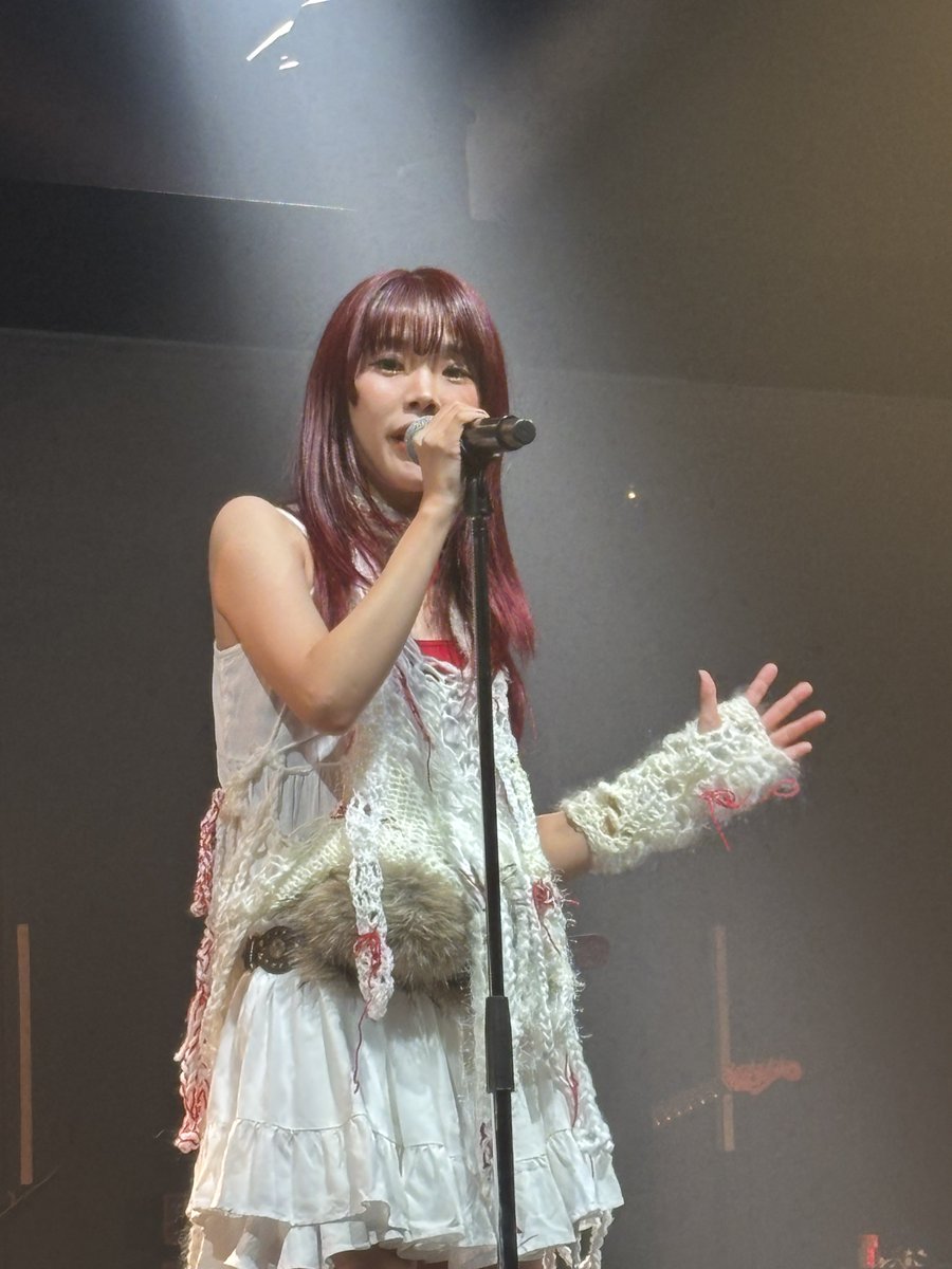 yokke_the_end's tweet image. 近かったからいっぱい目が合った気がする！
アヒル達を楽しませるための演出やトークがとにかく楽しくて、ずっと続いてほしかった…。
伝えたい感想がありすぎてまとまらないので、とにかくアイナちゃんありがとうございました！
香川でお会いしましょう！

#アイナジエンド
#革命道中
#アイナ福岡