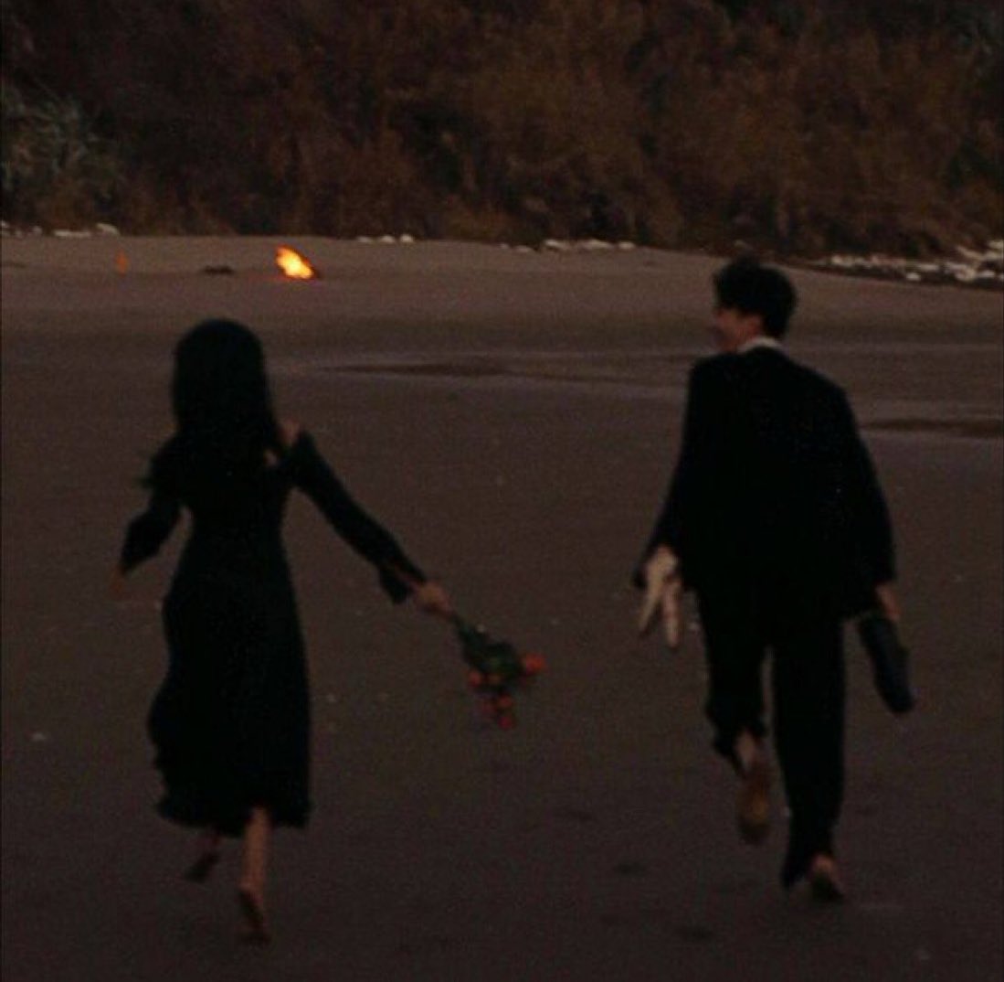 Barış Manço “Gamzedeyim deva bulmam." derken “gamze-de” değil, “gam-zede” zedeolduğunu söylüyor. Tıpkı depremzede kelimesinde olduğu gibi. 

Farsça -zede eki “vurulmuş, tutulmuş” demektir. 

Gamzede gama düşen, tutulandır. Tıpkı sevdâzedenin sevdâya düşmesi gibi.