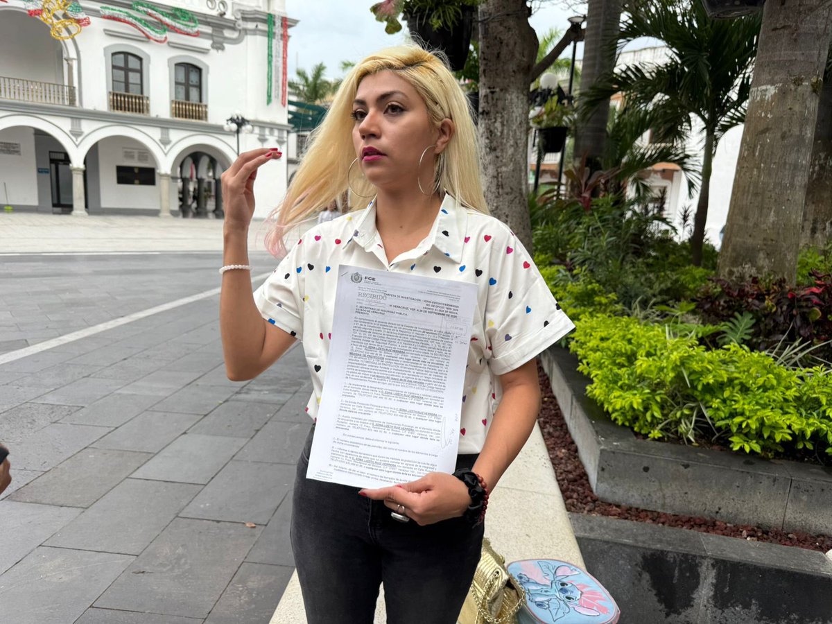 Diario_Supremo's tweet image. ⭕️Por unas macetas, ex dirigente del PRD amenaza con arma 🔫

Ya denunciaron en Residencial del Bosque, a Antonio del Río Argudín, exdirigente del #PRD en #Veracruz, quien fue grabado intimidando y amenazando a sus vecinos (video del 25/09/2025). 

#Xalapa #CDMx #Edomex #México