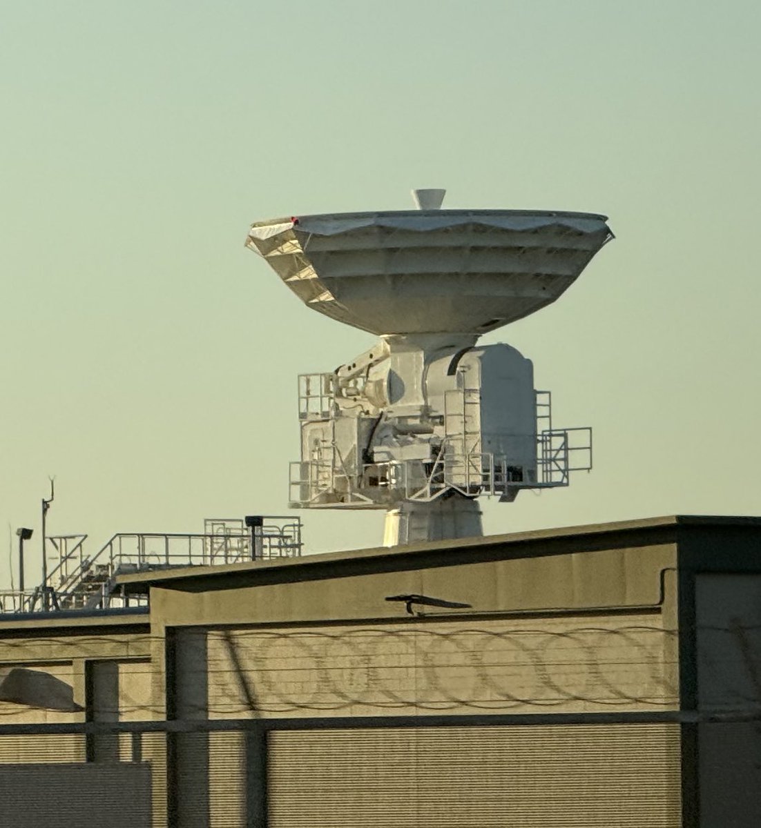 Still my all-time favourite dish because it combines size and speed. C-band LEO radar, 10m, 60 tons, according to the internet. Flips faster than a pancake