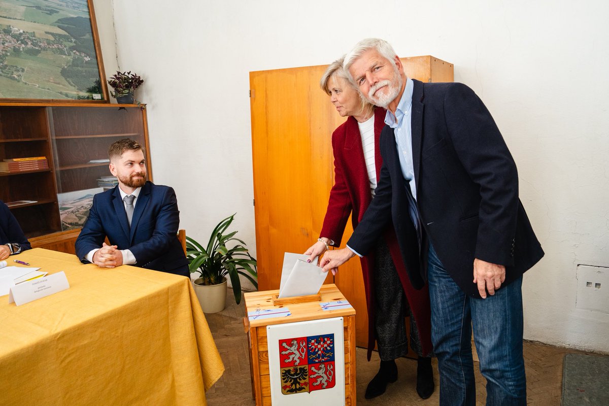 Na rozdíl od mnohých zemí máme to štěstí, že pro svobodu a demokracii nám stačí obětovat jen pár minut ve volební místnosti. My s Evou máme odvoleno. Přijďte prosím taky.