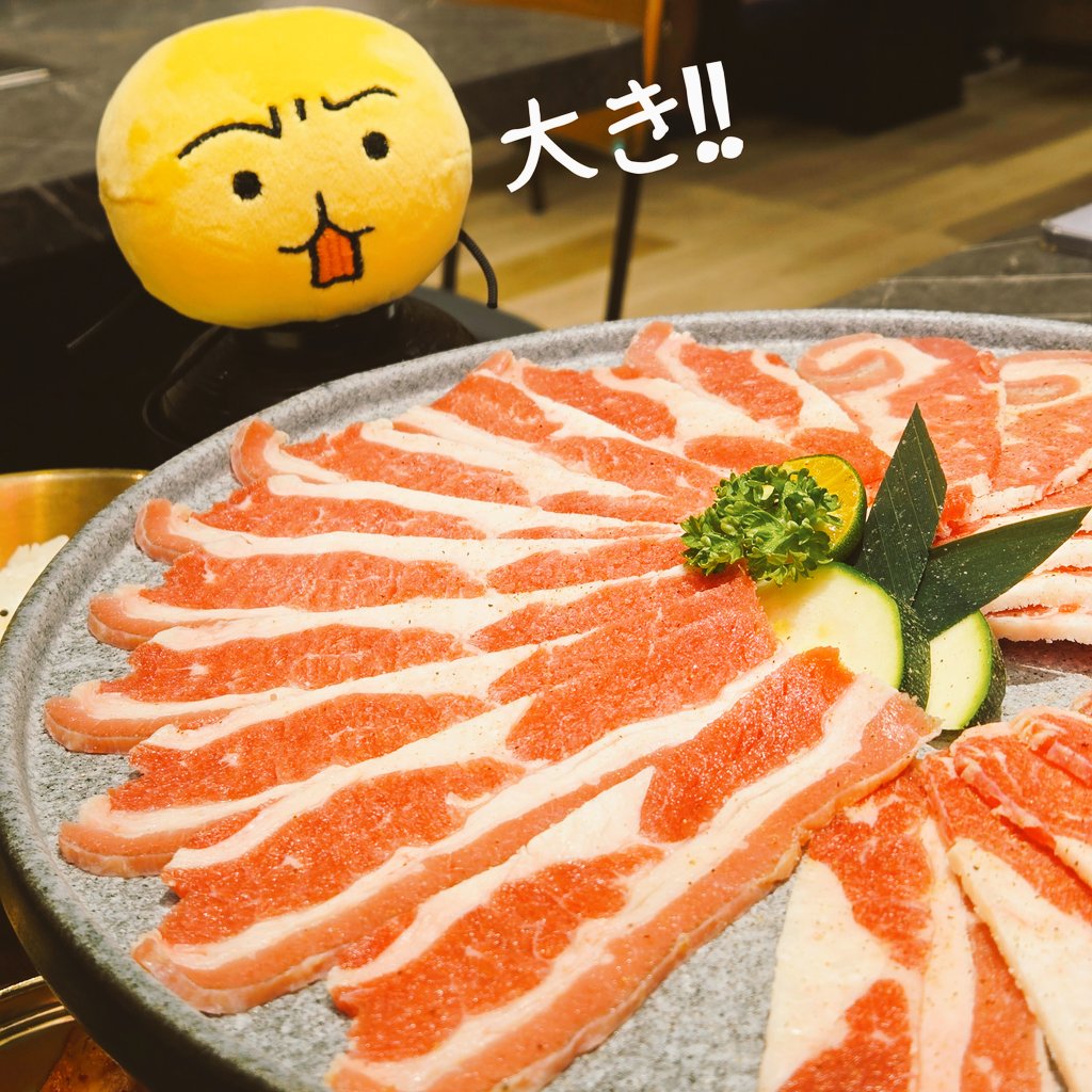pineapple_ball_'s tweet photo. 焼肉！！大き！！
今日は焼肉の日です🥰🥢

#えもじの子
#手作りぬいぐるみ https://t.co/uXBWviA5CY