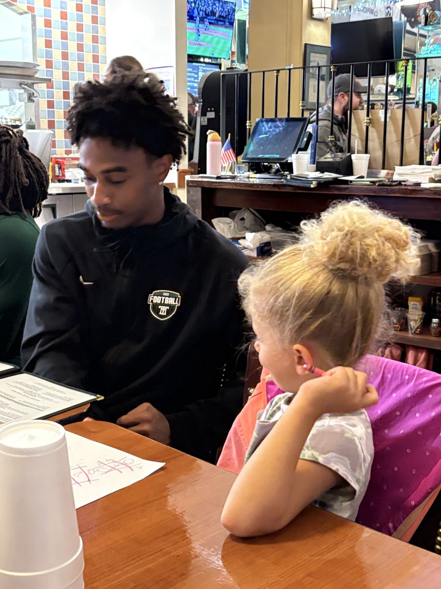 Huge shoutout to Dave Andrews and the stellar crew at Metals Sports Bar &amp; Grill! The DB’s had a fun evening with my family and enjoyed great food with great service. We appreciate Metals for their continued support of <a href="/MonTechFootball/">Montana Tech Football</a>! Butte is a special place!
#Family
#RollDiggs