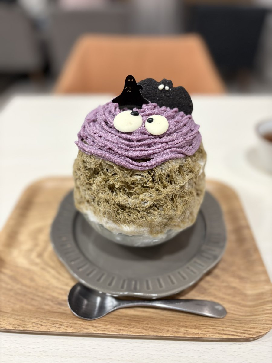 j_hiiz's tweet image. cups🍧💕
ほうじ茶紫芋モンブラン

和栗ミルクモンブラン

ハロウィン🎃と秋のかき氷
可愛いし美味しかった~✨
マロンのマフィン乗ってて
これも好き☺️

#かき氷
#cups