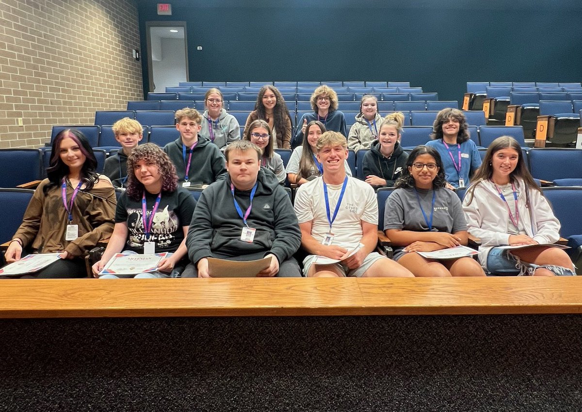 "Artesians of the Month" for September at M.H.S.!  Outstanding representatives of our School!  ❤️💙 <a href="/ericbowlen/">Eric Bowlen</a> <a href="/ArtesiansUnited/">SUZIE LIPPS</a> <a href="/MSDMartinsville/">MSD of Martinsville</a> <a href="/ArtesianNation/">Artesian Athletics</a> <a href="/artieredblue/">Artie RedBlue Crew</a> <a href="/ljmoscrip/">Luke Moscrip</a>