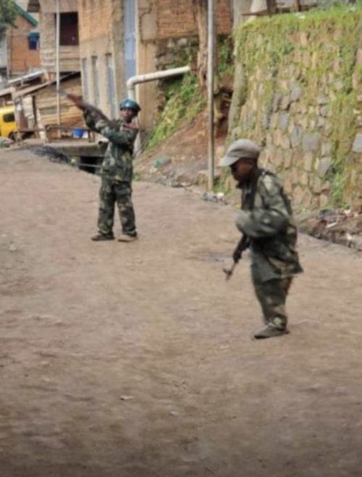 DeltaRugamba's tweet photo. @MamyKazadi @UNHumanRights @hrw @UN @EUCouncil @MONUSCO Régime de @Presidence_RDC @mulumba_jules @BonheurMuamba4 @ALahatane @congotelema243 il faudrait qu'on termine cette aventure. https://t.co/1ln8UIvgsc