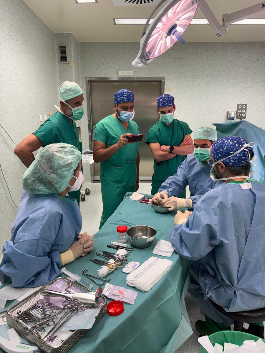 CMullerA's tweet image. 2do Curso práctico #Esfínterurinarioartificial #Zephyr en Vigo con participantes de Madrid, Logroño y Mallorca. Implantamos 3 esfínteres con participación directa de los asistentes
@NeomedicIntES #Remeco
#AUS #incontinence #urology #ZSI375PF
@zsimplants #ZephyrSurgicalImplants