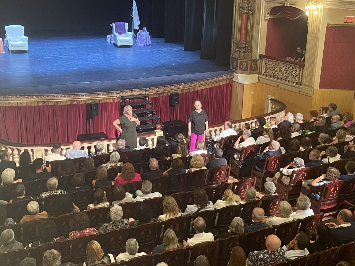🎭 Aquest dimecres, coincidint amb el #DiaInternacionalGentGran, es va representar "Nenaaa" al Teatre Fortuny de Reus.

Des de la Fundació hi hem col·laborat donant suport a una iniciativa que posa en valor el paper essencial de les dones cuidadores. 💚