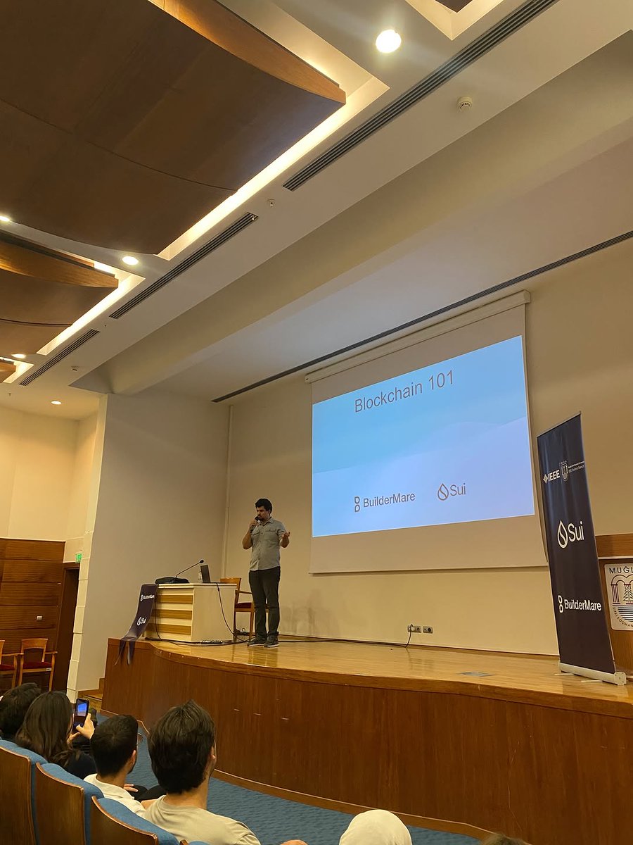 ieeemsku's tweet image. IEEE MSKÜ olarak 150 katılımcıyı ağırladığımız efsane bir blockchain 101 x sui 101 etkinliği çıkardık 💧

Bize süreç boyu yardım eden partnerimiz @buildermare olmasa başaramazdık 💙

&quot;Blockchain is the future&quot; diyoruz ve yeni blokzincir etkinliklerine hazırlanıyoruz.
@SuiNetwork