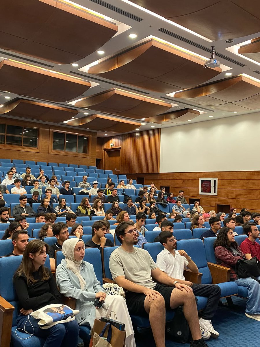 ieeemsku's tweet image. IEEE MSKÜ olarak 150 katılımcıyı ağırladığımız efsane bir blockchain 101 x sui 101 etkinliği çıkardık 💧

Bize süreç boyu yardım eden partnerimiz @buildermare olmasa başaramazdık 💙

&quot;Blockchain is the future&quot; diyoruz ve yeni blokzincir etkinliklerine hazırlanıyoruz.
@SuiNetwork