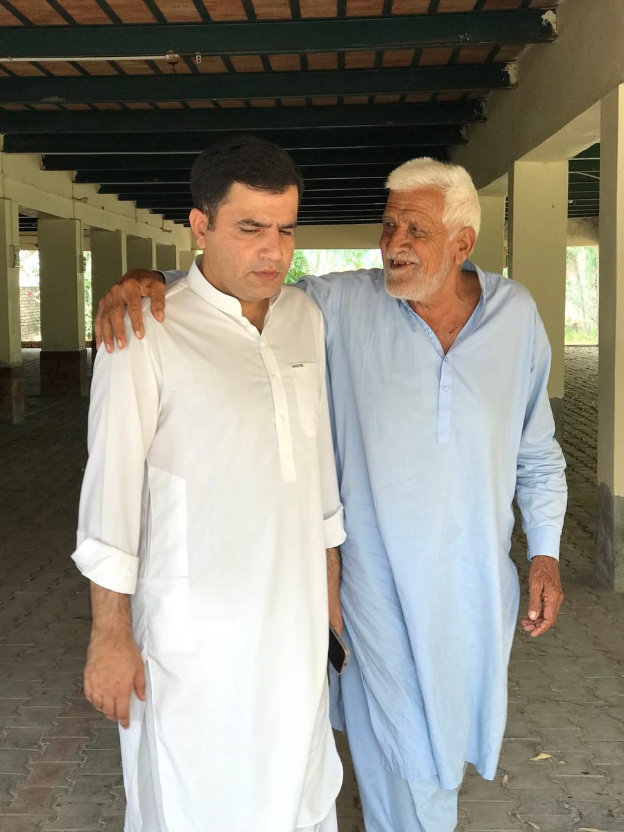Itzshami021's tweet photo. نعیم حیدر اپنے حلقے کے علاقے ہاتھی ونڈ
میں دوستوں اور بزرگوں سے ملاقات https://t.co/RndXQnmhsj