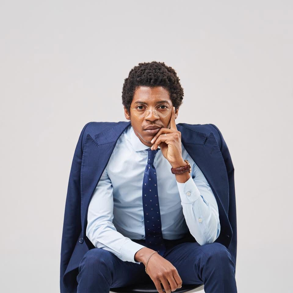 Adilson Camacho fala sobre a importância do autoconhecimento para construir uma marca pessoal sólida -  angorussia.com/lifestyle/adil…