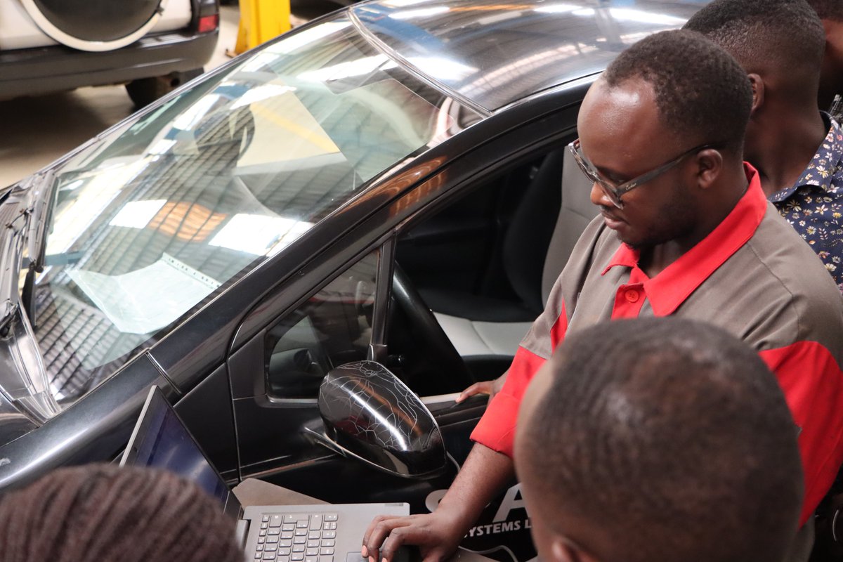 toyotarwanda's tweet photo. Training for confidence on the road!
Fleet drivers joined us at Toyota Rwanda to learn maintenance basics, explore new features & unlock the full potential of Toyota vehicles. 💡✨
#Toyota #ToyotaRwanda #DriverTraining #SafetyFirst