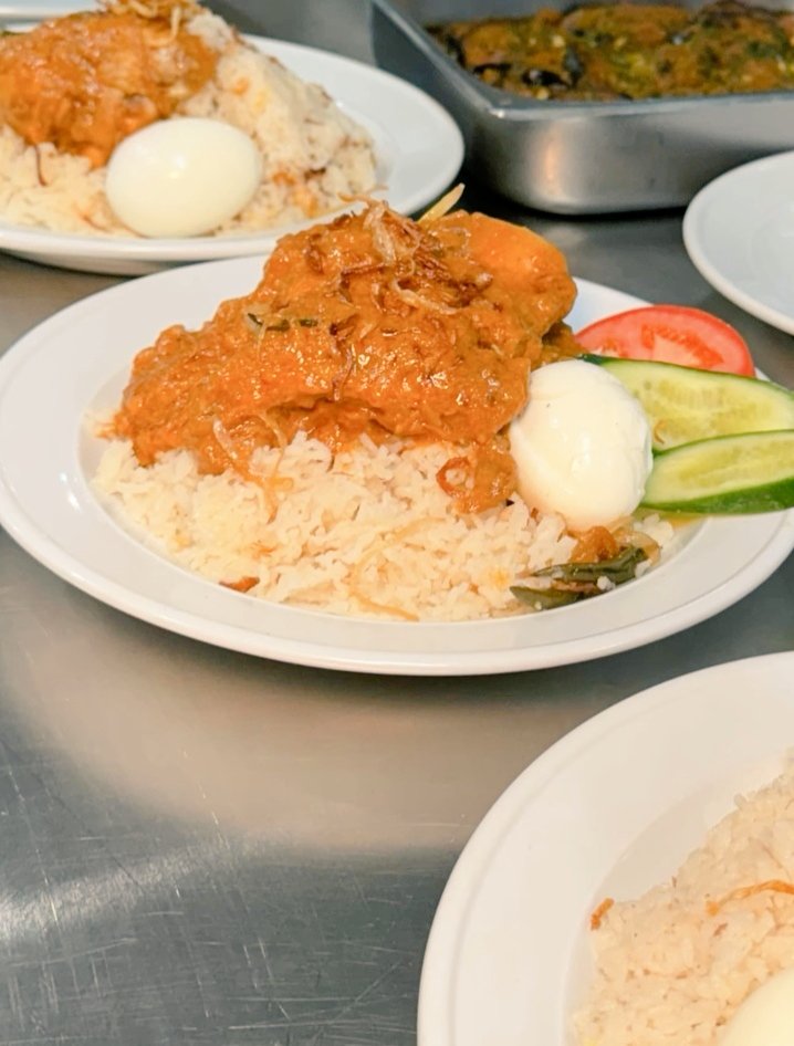 itzsamia_'s tweet image. Friday vibes on my plate ✨🐣