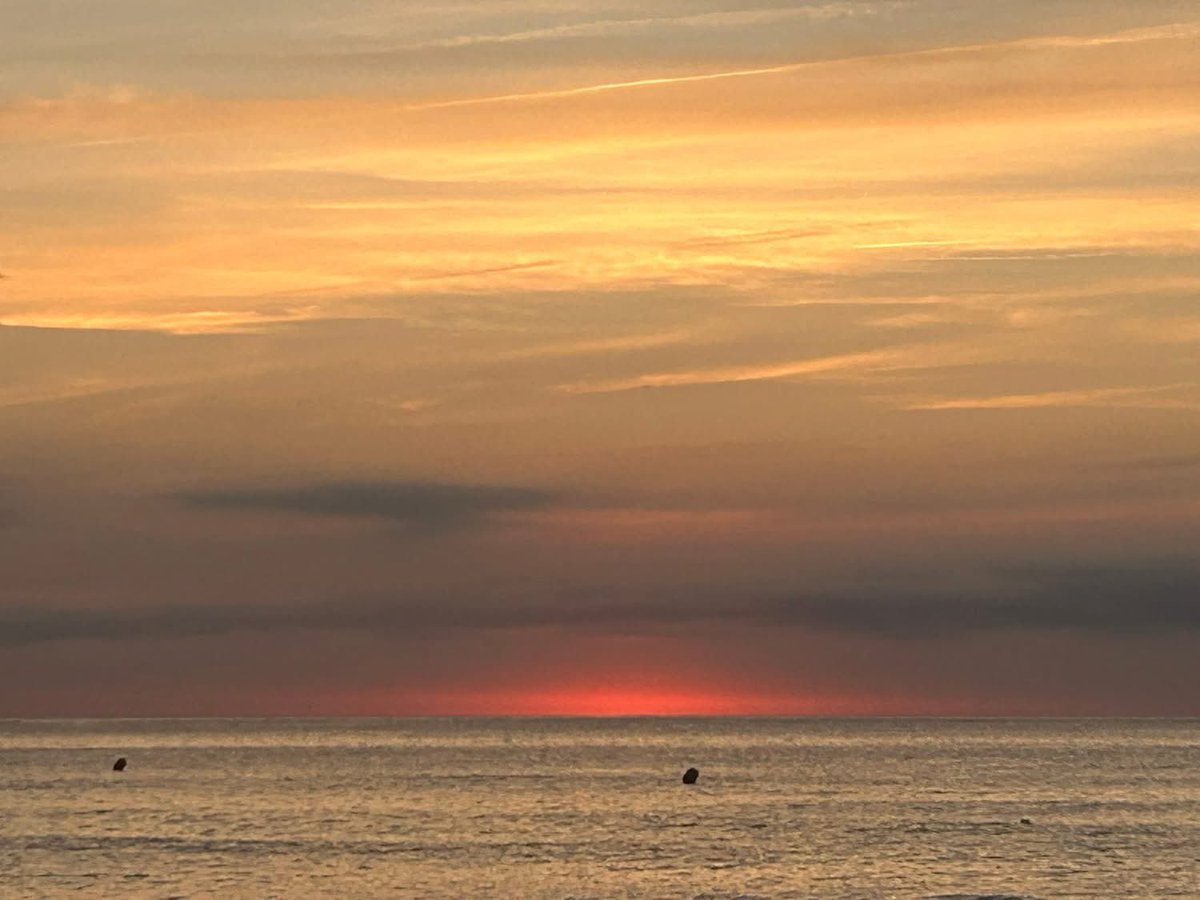 ManuelaBraho's tweet photo. “La vida es como un espejo: si le sonríes, te devuelve la sonrisa”
#HoyesunGranDía🙌🍀💎
#FelizViernesATodos 💗
#PazyBendiciones 🙏 https://t.co/fCP0AoQoCP