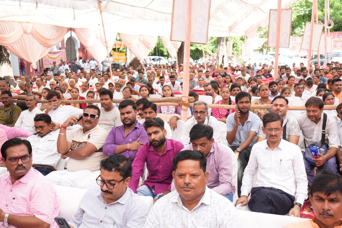 MPSinghRanu2's tweet image. जनपद हरदोई में अखिल भारतीय क्षत्रिय महासभा द्वारा विजय दशमी के पावन पर्व पर आयोजित विजय दशमी उत्सव में पधारें उत्तर प्रदेश के हिन्दू हर्दय सम्राट आदरणीय संगीत सिंह सोम जी एवं परम विदुषी साध्वी प्रज्ञा भारती जी का प्रेरणादायी उद्बोधन मार्गदर्शन हम सभी को प्राप्त हुआ।
#vijaydashmi