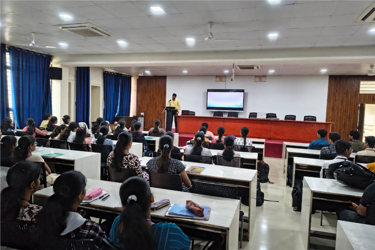 ritindia1983's tweet image. 📊 Expert Session on Graphs @ RIT | Dept. of CSE ✨
🎙️ By Mr. Rahul Pawar, CEO & Director, ECS Software Tech, Pune.
🌐 Covered graph theory, algorithms & real-world uses in networking, big data & optimization.
💡 Students gained valuable industry insights! 👏
#RIT #GraphTheory
