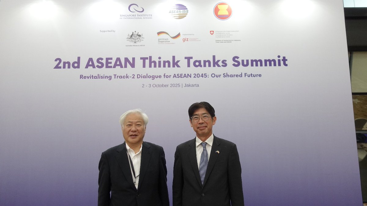amb_japan_asean's tweet image. Greatly inspired by the #ASEAN Think Tank Summit on 2-3 October. Many academics from ASEAN and partners convened at the ASEAN HQ/SEC. From 🇯🇵, Prof WATANABE Masato of @GRIPS_English joined as panelist of ASEAN Centrality and Engagement session.