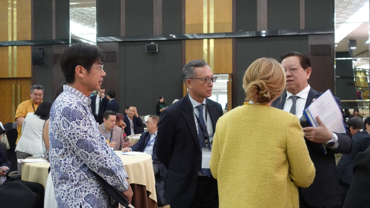 amb_japan_asean's tweet image. Greatly inspired by the #ASEAN Think Tank Summit on 2-3 October. Many academics from ASEAN and partners convened at the ASEAN HQ/SEC. From 🇯🇵, Prof WATANABE Masato of @GRIPS_English joined as panelist of ASEAN Centrality and Engagement session.