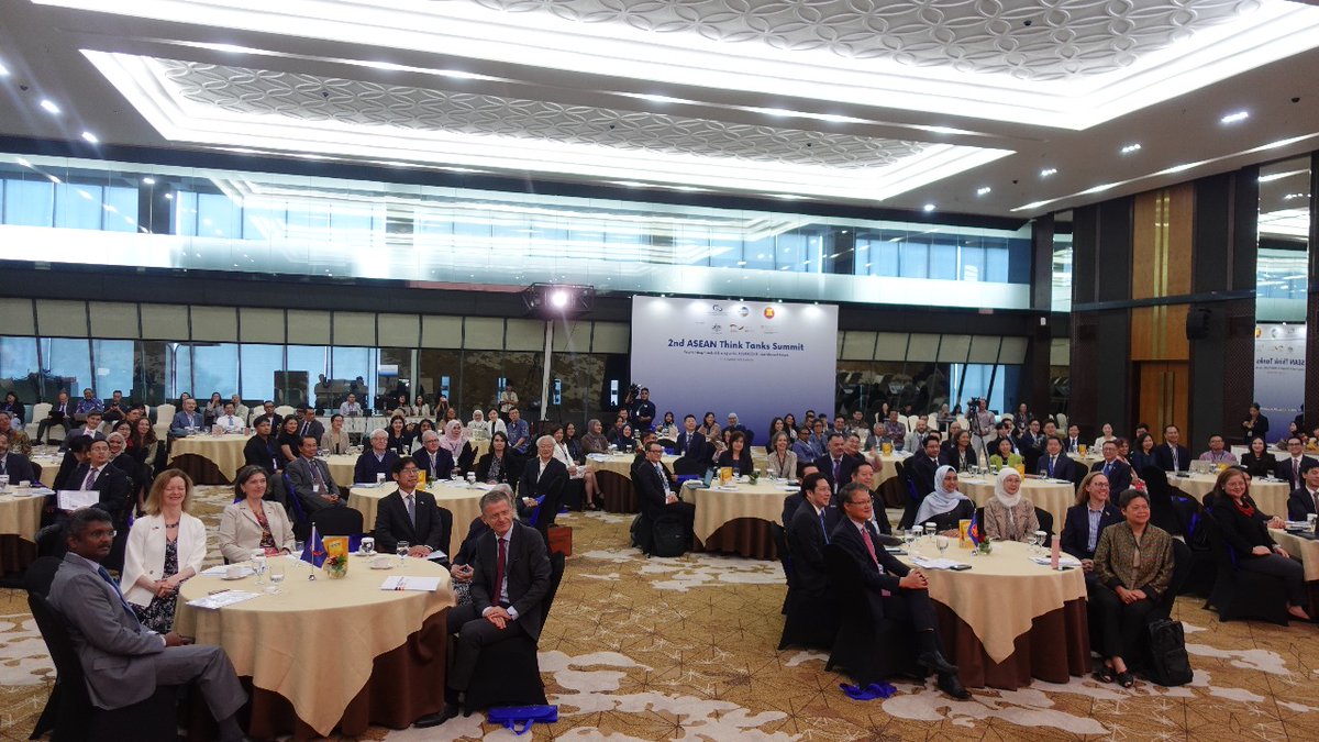 amb_japan_asean's tweet image. Greatly inspired by the #ASEAN Think Tank Summit on 2-3 October. Many academics from ASEAN and partners convened at the ASEAN HQ/SEC. From 🇯🇵, Prof WATANABE Masato of @GRIPS_English joined as panelist of ASEAN Centrality and Engagement session.