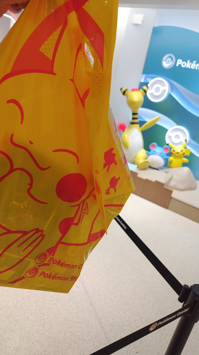 akki_1016's tweet photo. ポケセン来たついでに欲しい物リストに入っていた物を買ったよ✌️🐻 https://t.co/fU7kwQw3EB