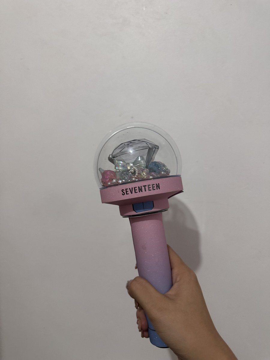 iw2ons's tweet photo. wts lfb ph

caratbong v3

- payo (1550) or 3 days reservation (1650)
-  see pics for inclusion, with box po.
- bought from kpopmerch on orange app last year
- used once during svt right here tour in bulacan
- location: cavite

rfs: need funds and nakatambak lang sa kwarto https://t.co/QStXNVcfSB