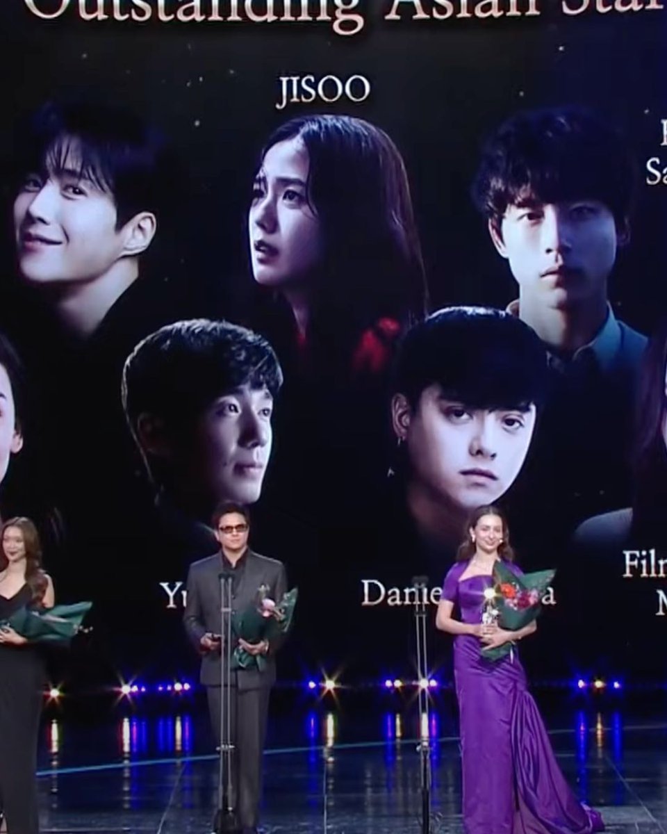 philstarlife's tweet photo. CONGRATULATIONS, DANIEL✨ 

Actor Daniel Padilla became the sole Filipino recipient of the Outstanding Asian Star Award at the 2025 Seoul International Drama Awards, held in South Korea on October 2.
His mother, host Karla Estrada, shared a video of the former Teen King accepting the award.

“I cannot express enough how proud I am of you. All your hard work, sleepless nights, and dedication have truly paid off.”, Estrada wrote in her post.

Padilla won alongside K-drama stars BLACKPINK’s Jisoo and Kim Seonho, Japanese actor Kentaro Sakaguchi, China’s Bai Yu, and fellow Southeast Asian actors Film Rachanun Mahawan from Thailand and Anna Jobling from Malaysia.

(📷: karlaestrada1121 / Instagram, Seoul International Drama Awards / Youtube)