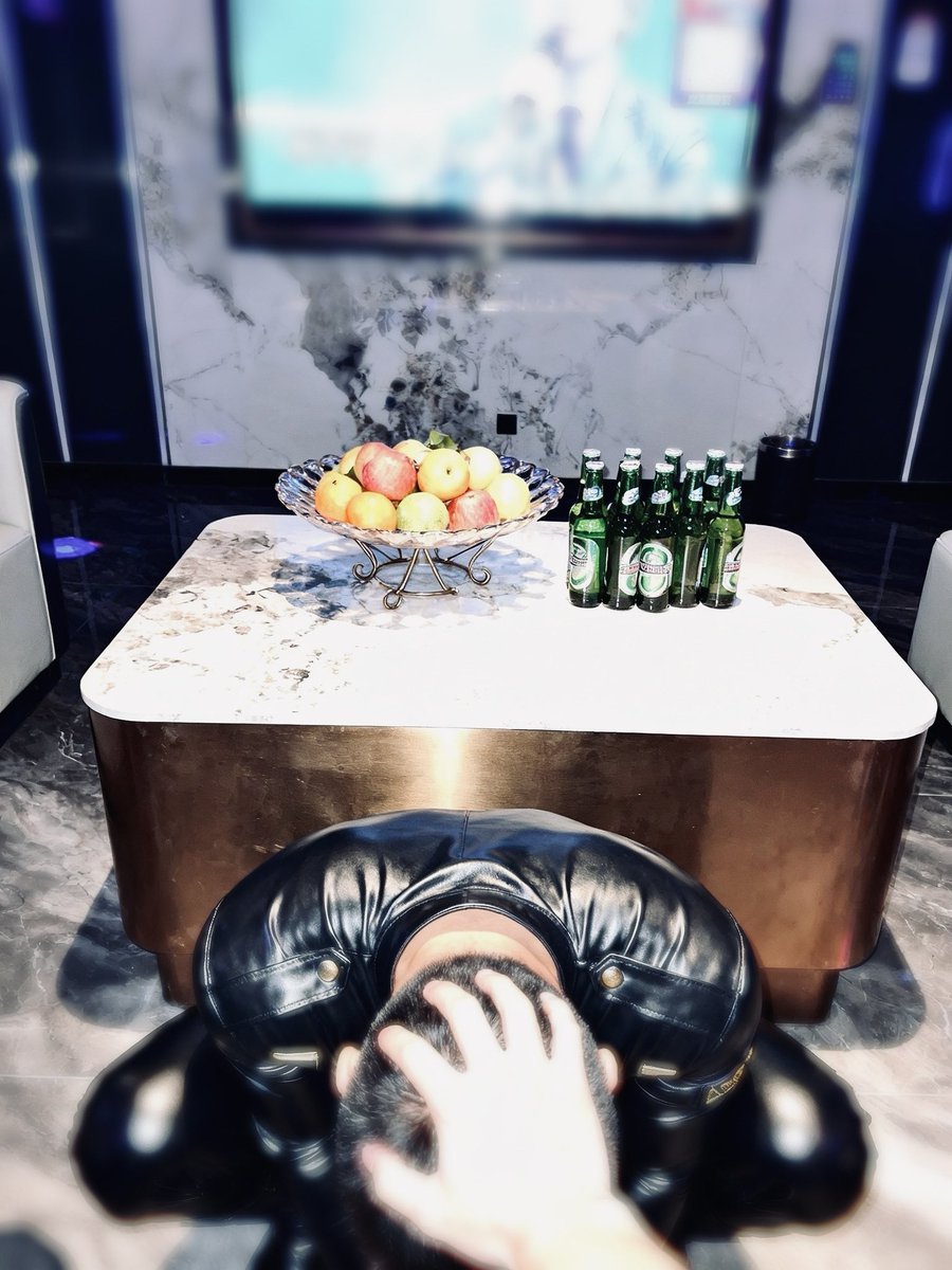 Leather_ll tweet media