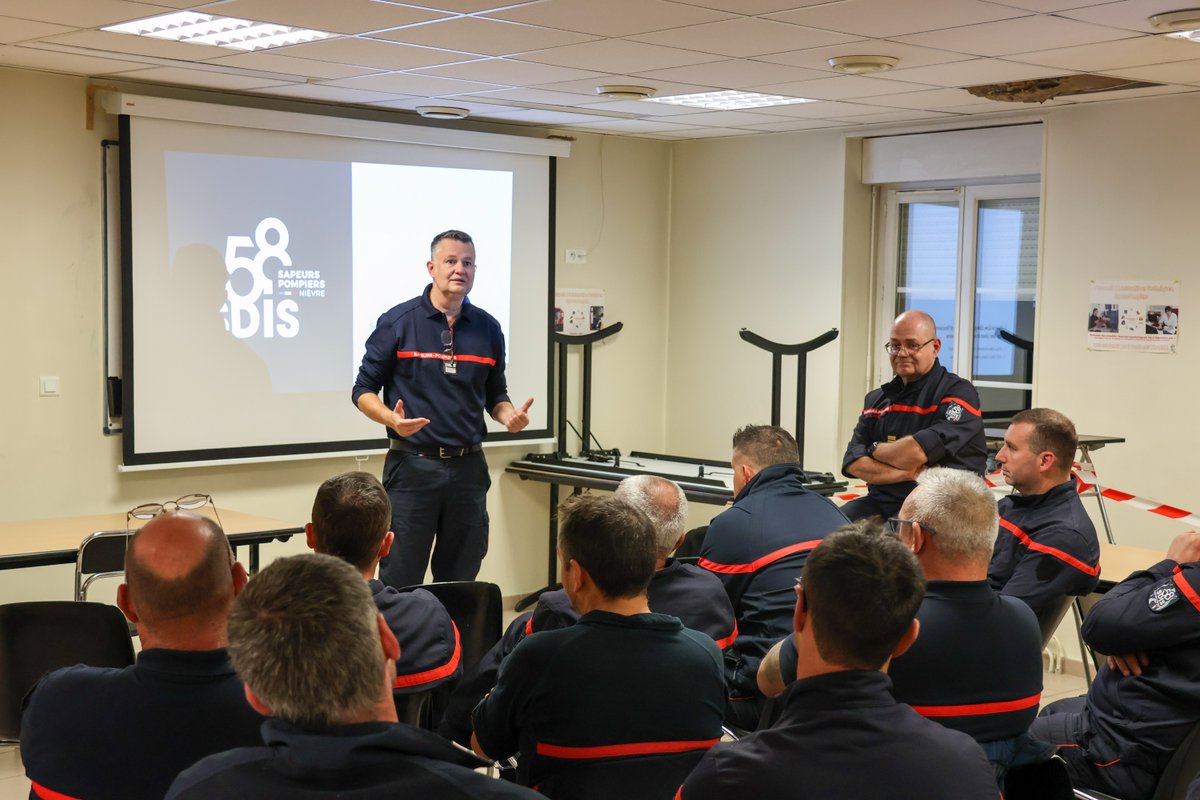 SDIS58's tweet image. 📌 2ᵉ réunion de compagnie 2025 – Val de Loire

Mercredi 1/10 à Decize, le Président Michel MULOT, le Colonel HC Olivier PEYCRU ainsi que plusieurs cadres du SDIS ont échangé avec les chefs de centre et adjoints de la compagnie sur l’actualité et les projets du service.