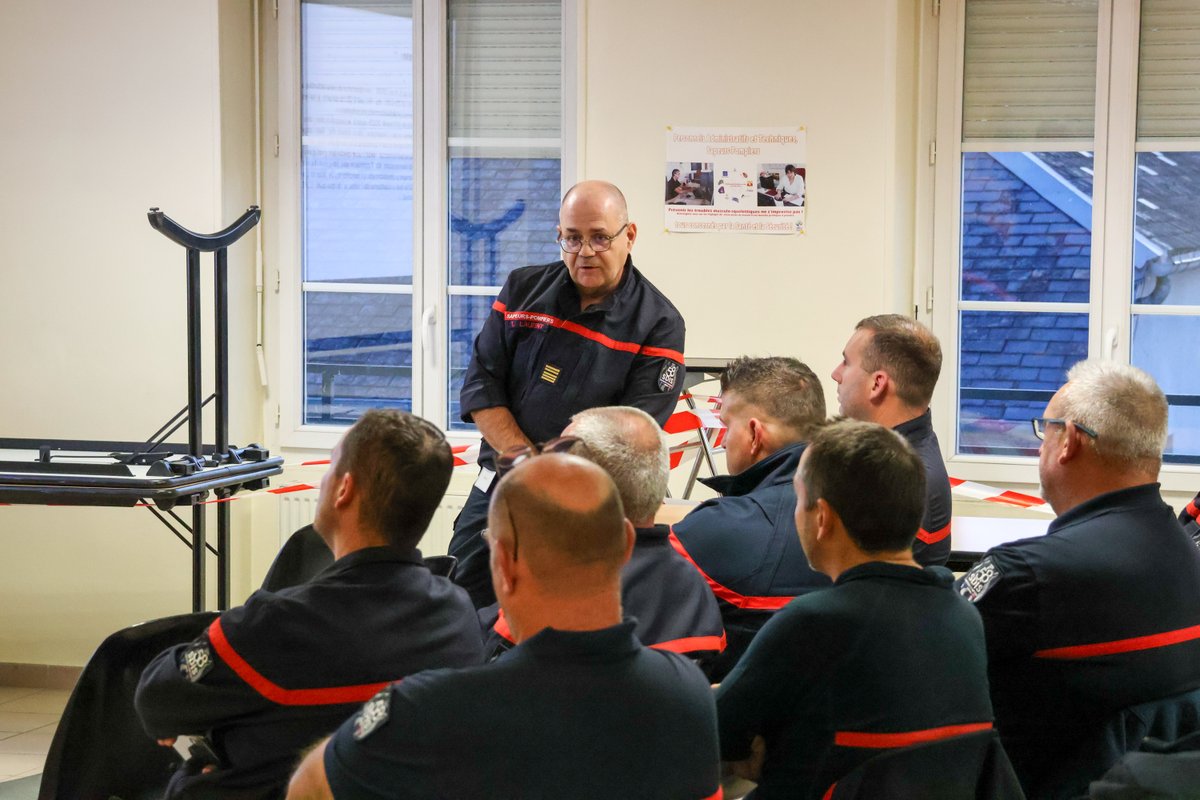 SDIS58's tweet image. 📌 2ᵉ réunion de compagnie 2025 – Val de Loire

Mercredi 1/10 à Decize, le Président Michel MULOT, le Colonel HC Olivier PEYCRU ainsi que plusieurs cadres du SDIS ont échangé avec les chefs de centre et adjoints de la compagnie sur l’actualité et les projets du service.